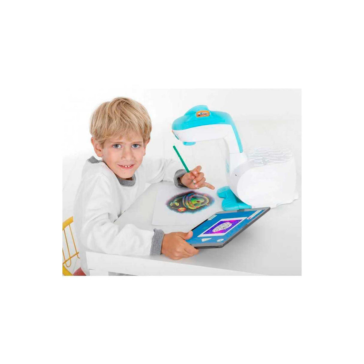 smART Sketcher Proyector smART2.0, dibuja, colorea ¡Calca Tus propias fotografías, Bluetooth, Multicolor, Famosa (700016750)