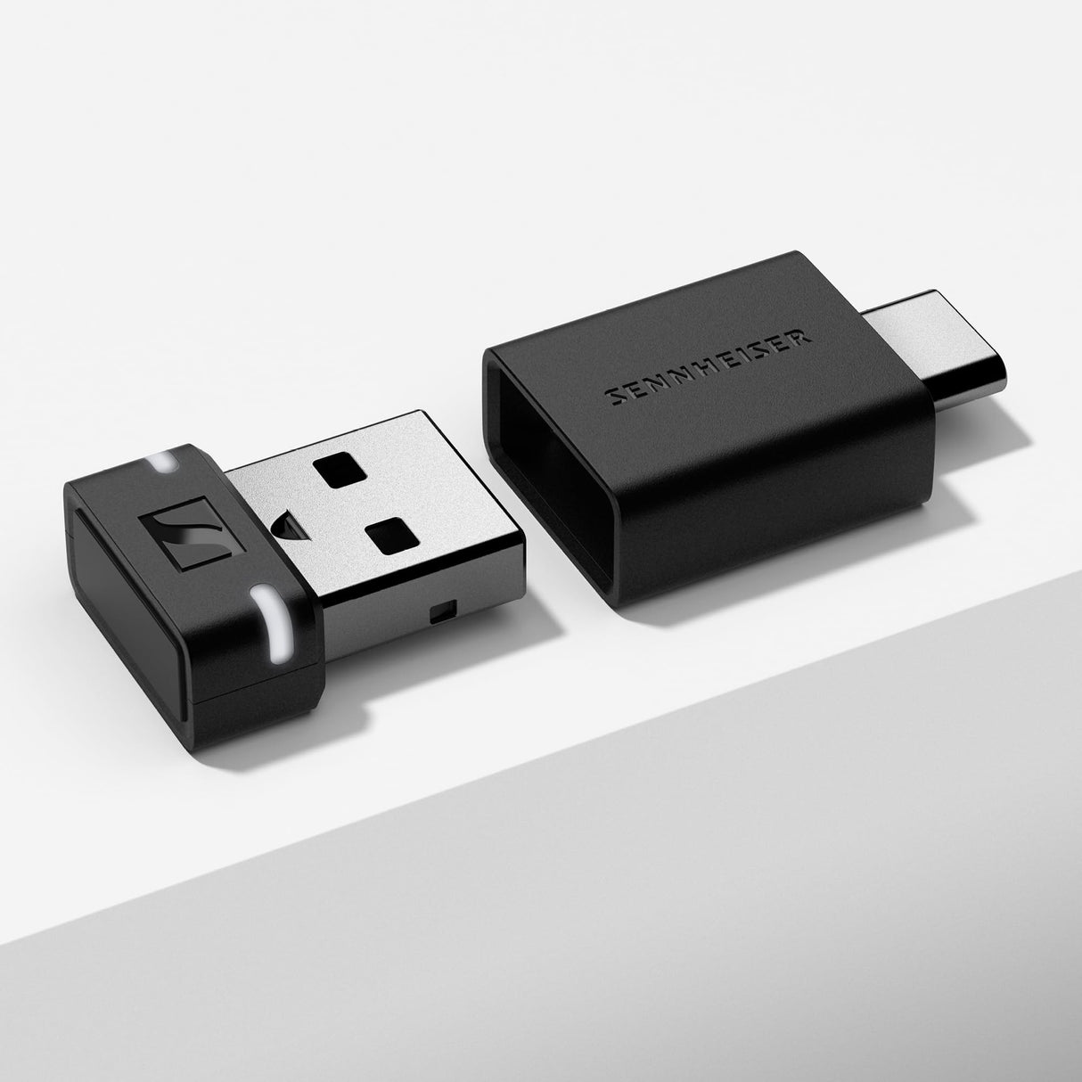 Sennheiser ACCENTUM Edición Especial - ACCENTUM Auriculares Bluetooth BTD 600 - Duración de la batería de 50 Horas, tecnología híbrida ANC, dongle con Adaptador USB-A/USB-C - Negro/Cobre