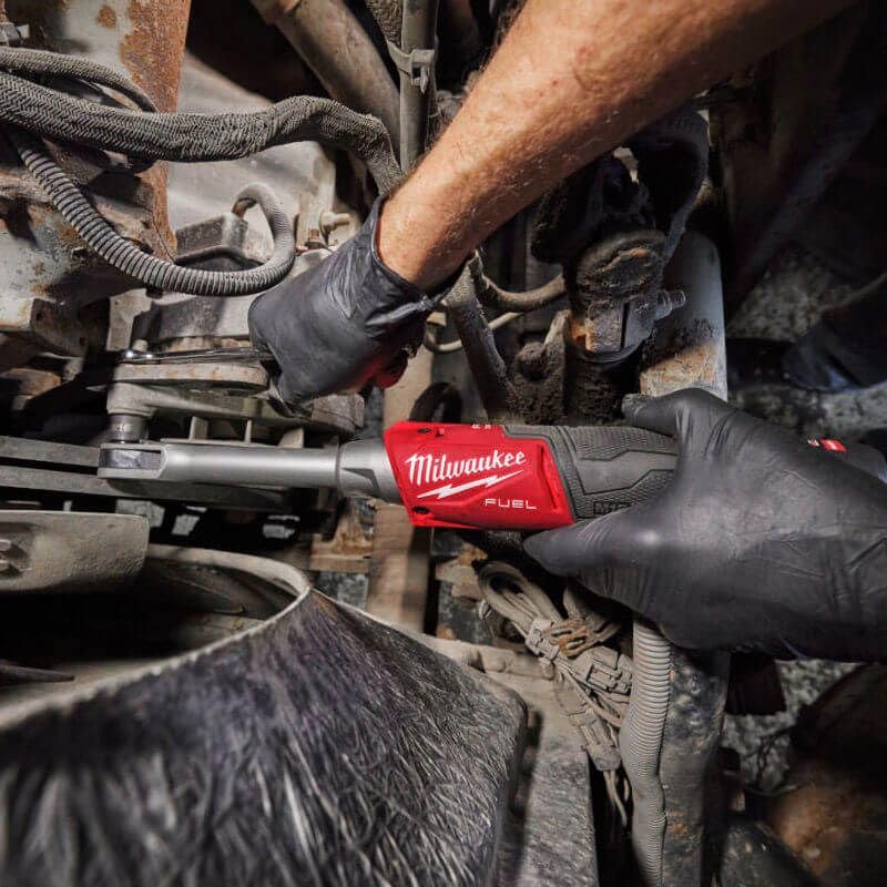 Milwaukee M12FPTR-202X - Kit de trinquete de paso interior de combustible de 12 V, 2 baterías de 2 Ah
