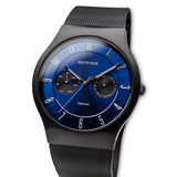 BERING 11939-078 Reloj de cuarzo para hombre con caja de titanio de 39 mm con acabado en negro y esfera azul, correa milanesa, cristal de zafiro y resistencia al agua de 5 ATM