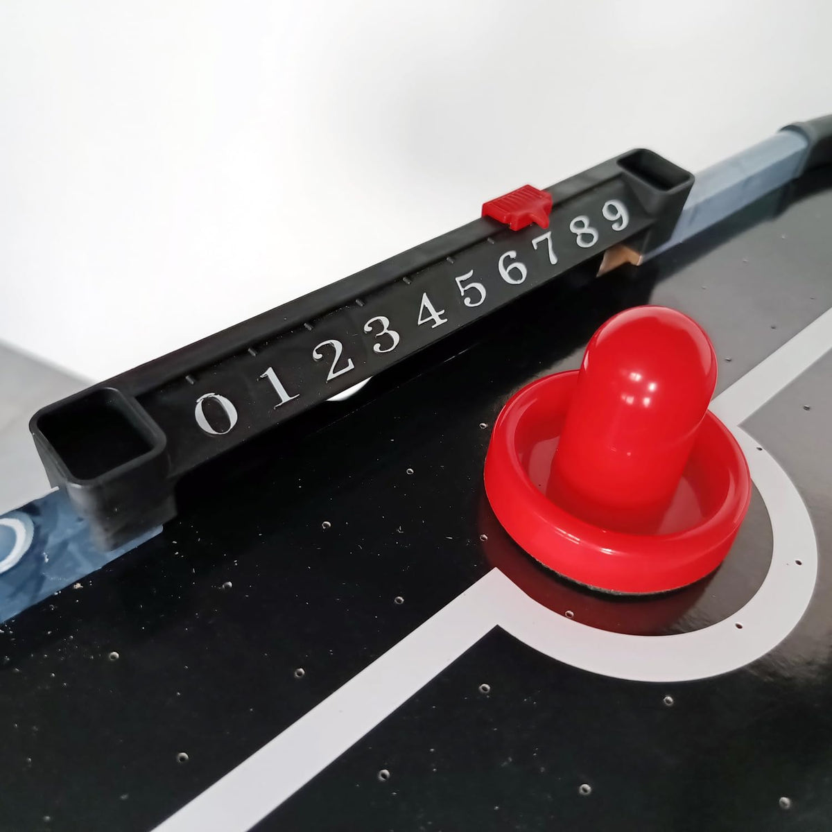 Sport1 Air Hockey Metal Vertical Mesa Plegable de Hockey Air Mini con Ventilador 12V Mesa Air Hockey Ahorro de Espacio Medidas 121x60x76cm 2 Puños y 2 Discos Incluidos con Marcador Integrado.