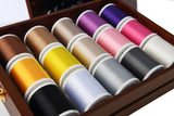 VIOLA Caja de hilo de costura y bordado, elegante cajonera 30 con bobinas de hilo de poliéster de 1000 m, hilo para coser y bordar 100% poliéster, acolchado y patchwork