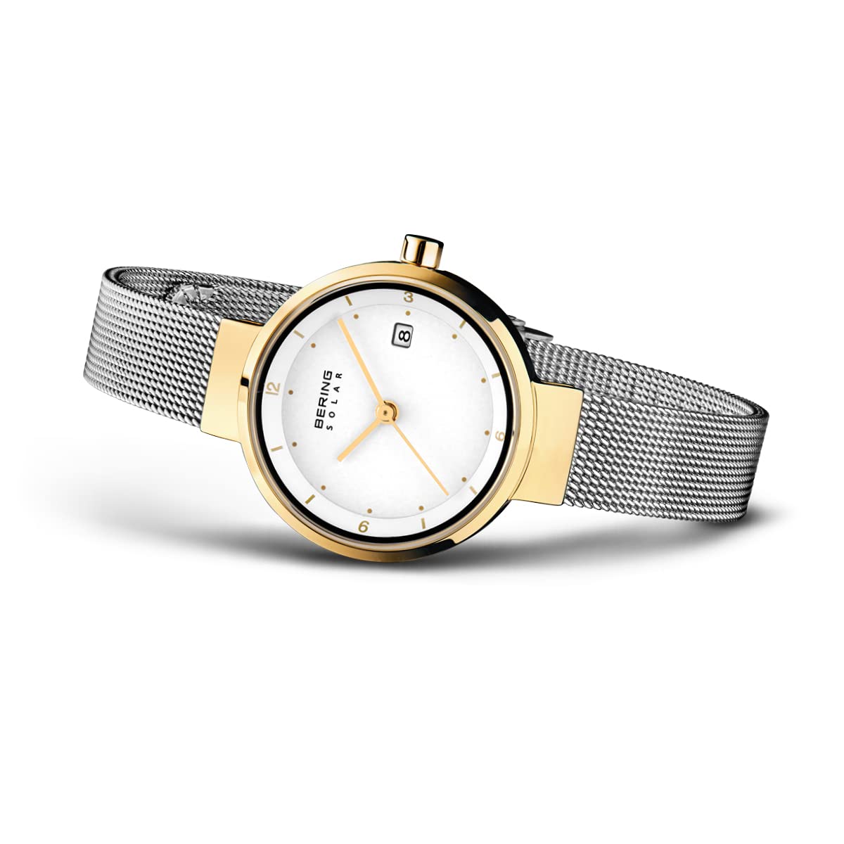 BERING 14426-010 Reloj solar para mujer con caja de acero inoxidable de 26 mm con acabado dorado y esfera blanca, correa milanesa, cristal de zafiro y resistencia al agua de 5 ATM