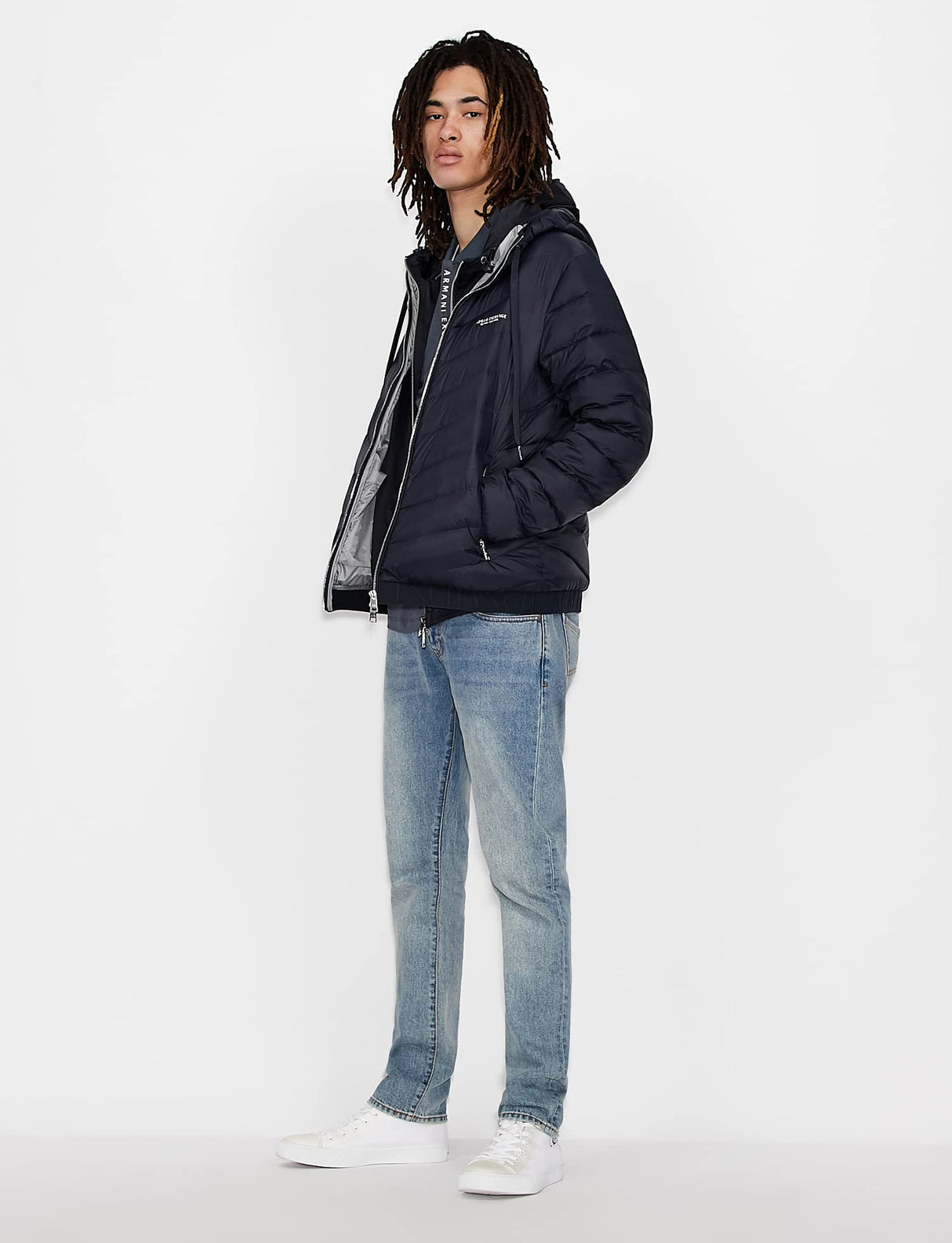 Armani Exchange Chaqueta Acolchada con Capucha y Cremallera, Logotipo de Milano/New York, Azul Marino/Gris Jaspeado, L para Hombre