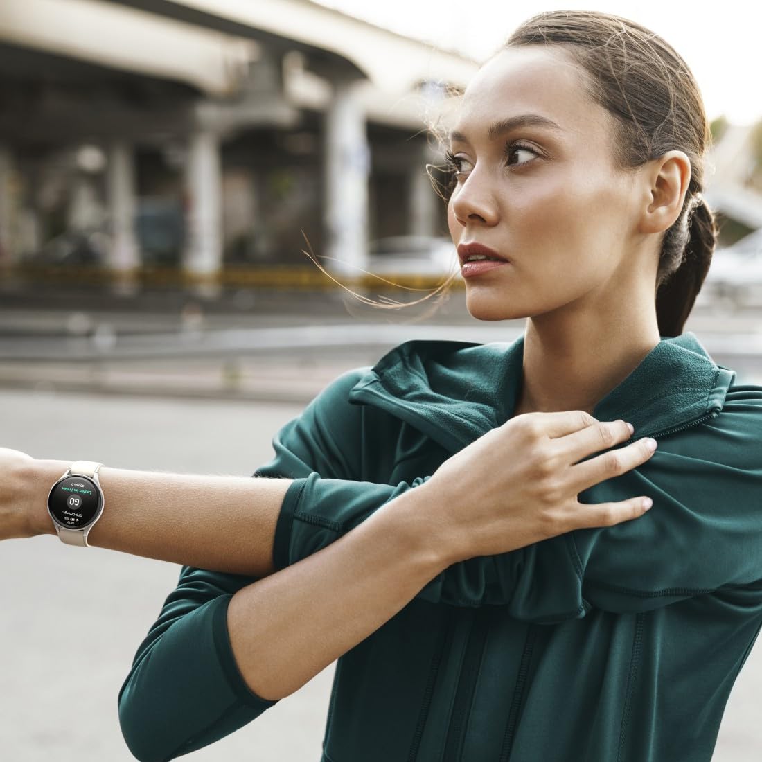 HAMA | Smartwatch 8900 (Reloj Inteligente, con GPS, Pantalla Tactil Amoled, Reloj Deportivo, Permite Hacer Llamadas en Manos Libres) Color Plata y Beige.