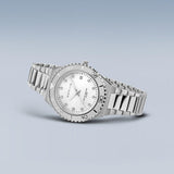 BERING 18936-704 Reloj de Cuarzo para Mujer con Caja de Acero Inoxidable Plateado de 36 mm, Esfera Blanca, Brazalete y Detalles de Acero Inoxidable, Resistencia al Agua de 10 ATM