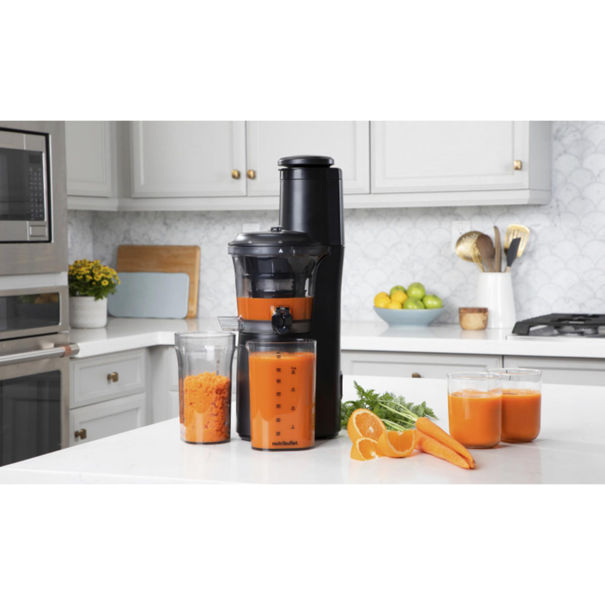 nutribullet Slow Juicer, nutribullet Exprimidor, exprimidor cold press, extractor de zumos de frutas y verduras, capacidad de 700ml, negro, NBJ500