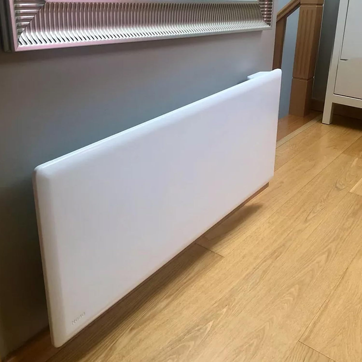 Radiador eléctrico de bajo consumo, emisor térmico de 2000W. Ideal para calentar espacios con eficiencia energética y comodidad.