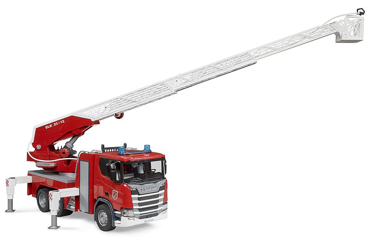 bruder 03591 - Scania Super 560R Camión de bomberos con escalera giratoria, bomba de agua, módulo de luz y sonido - 1:16 Vehículos, Camión de bomberos, Juguetes a partir de 4 años
