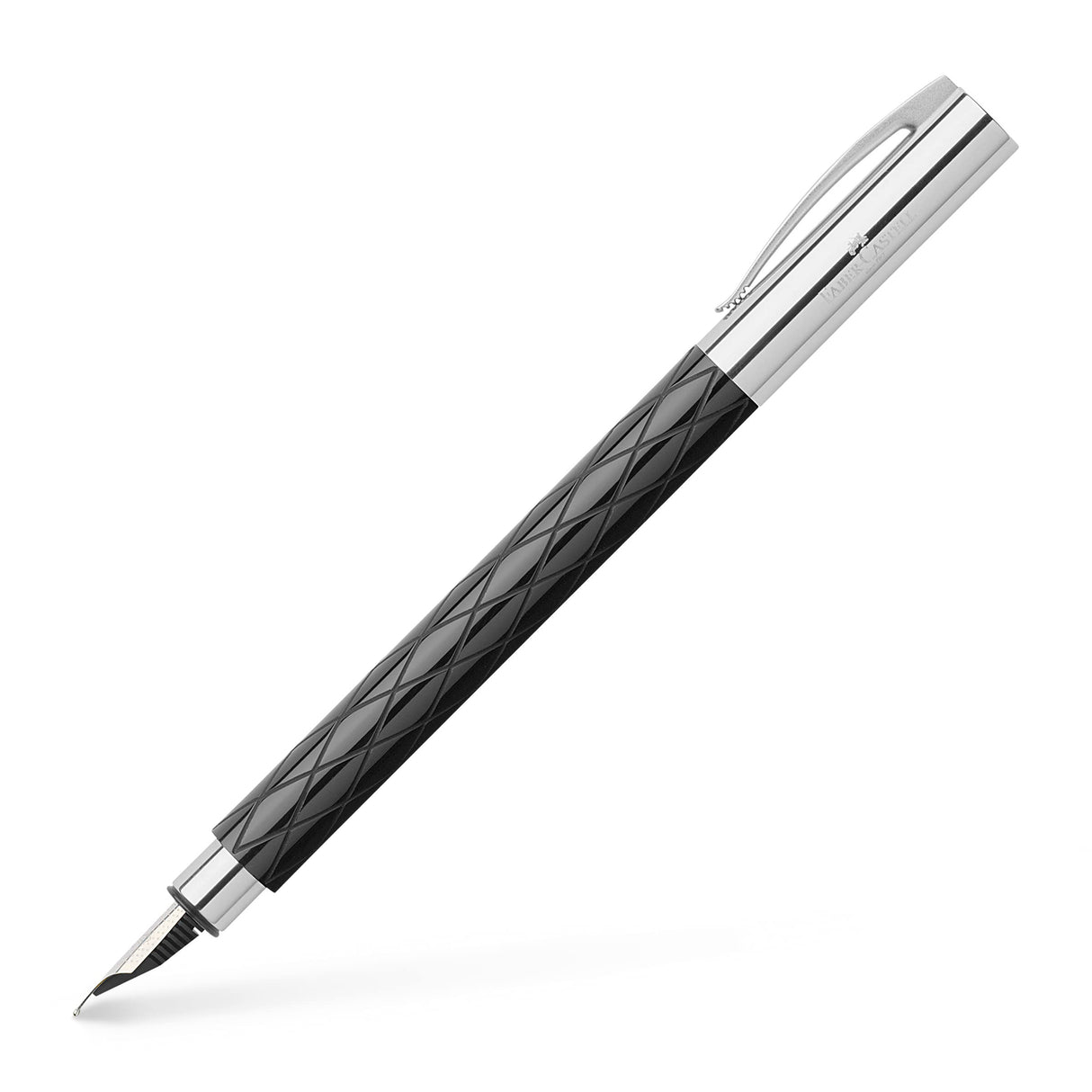 Faber-Castell 148921 - Pluma estilográfica con cuerpo en resina de color negro, guilloqueada y acabado Rhombus, trazo F, color cromo