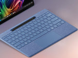 Microsoft Surface Pro (Incluye el Cargador) | Copilot+ PC |Pantalla táctil 13”| Snapdragon X Plus | 16GB RAM |512GB SSD |Último Modelo, 11a edición | Windows 11 Home | Zafiro