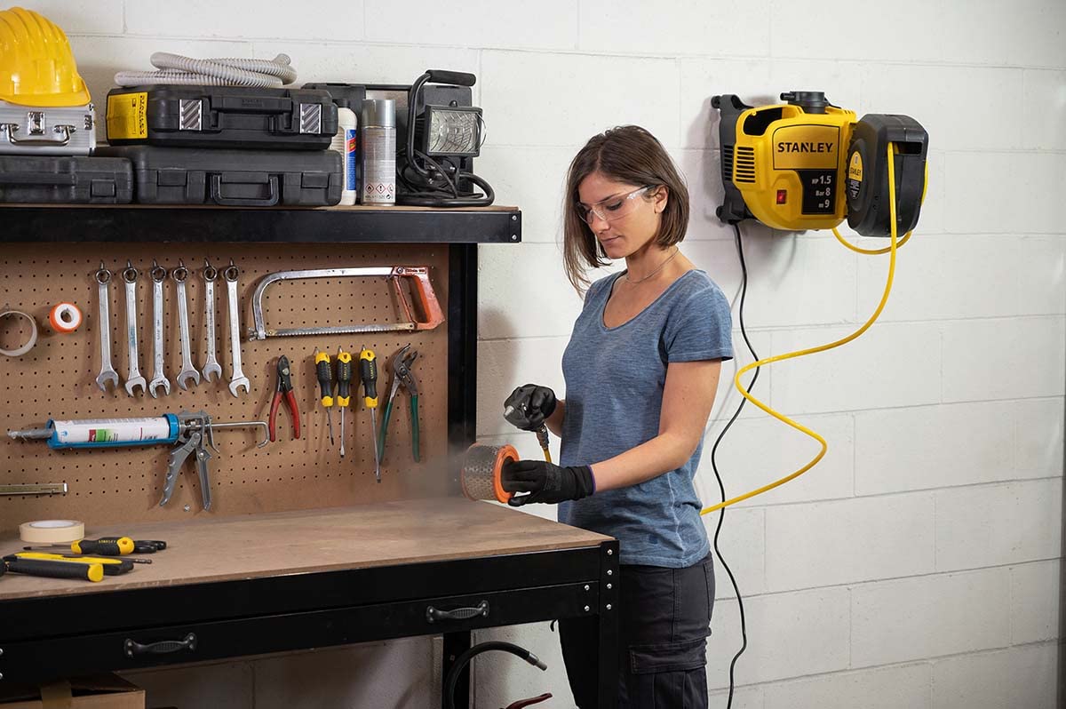 Stanley - WALLTECH Compresor de pared, amarillo