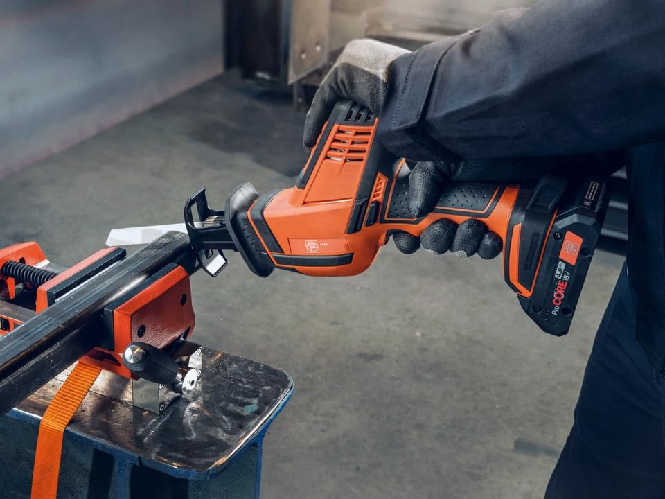 FEIN Sierra de sable a batería ASAS 18-21 K AS para separar distintos materiales, sobre todo en puntos de difícil acceso. Compatible con baterías AMPShare/Bosch18 V, sin baterías y cargador