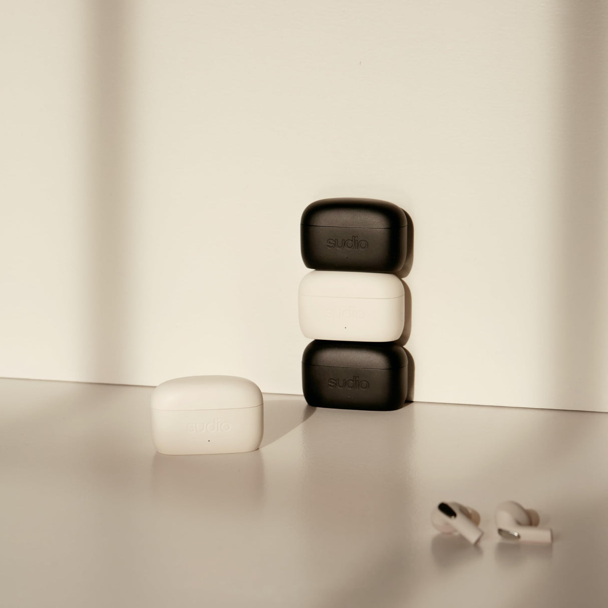 Sudio E3 White, in Ear, True Wireless, Splash Proof, IPX4, Bluetooth v5.3, USB-C, 6 h de Tiempo de reproducción