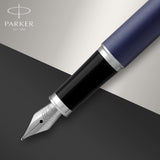 PARKER IM, pluma estilográfica azul mate, con plumín fino y recambio de tinta azul (1931647)