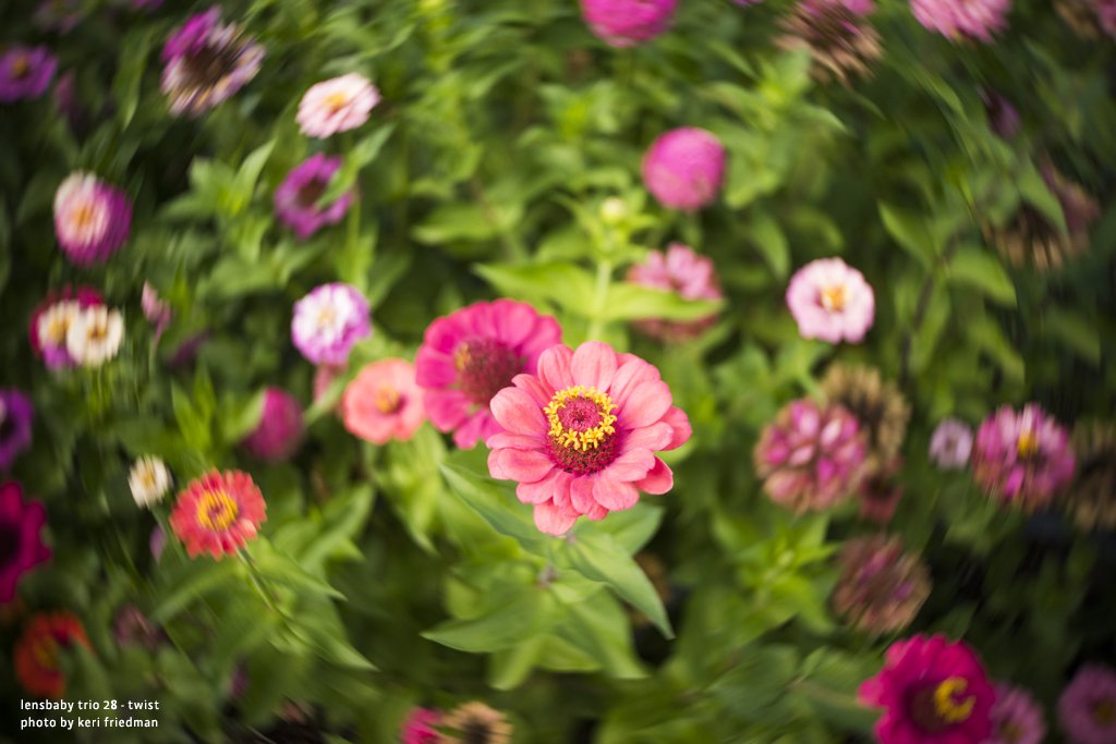 Lensbaby - Trio 28 - para Nikon Z - Diseñado Exclusivamente para cámaras sin Espejo - Ligero y Compacto - La Herramienta definitiva para los creativos