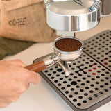 Cecotec Cafetera Express Barista Baristeo Intima, Cafetera Espresso Barista Profesional, Sistema de Pre-Infusión, Bomba de 15 Bares, Fácil Llenado, Depósito de 1,7L y Bandeja Calienta Tazas