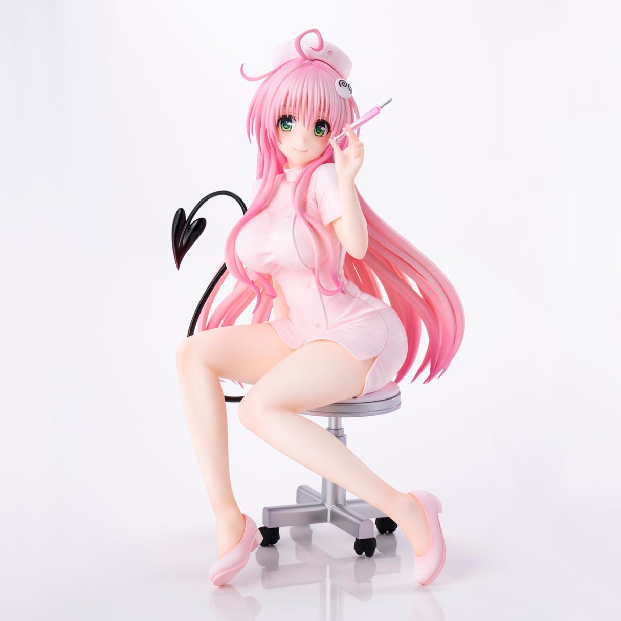 To Love-Ru Darkness statuette PVC Lara Satalin Deviluke Nurse Cos 26 cm