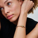PANDORA Moments 563050C00-23 - Pulsera de eslabones de serpiente con cierre de corazón, plata de ley con aleación chapada en oro, compatible con Moments, tamaño: 23, 23 cm, Plata de ley, Sin gemas