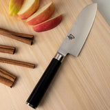 KAI Shun Classic pequeño Santoku 14 cm longitud de la hoja - First Touch - cuchillo de Damasco 32 capas núcleo VG MAX - 61 (±1) HRC - mango de madera Pakka - cuchillo de cocina japonés forjado