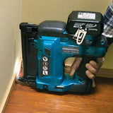 Makita DBN500ZJ - 18v li-ion clavadora brad inalámbrico con el caso makpac