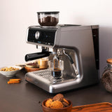 Cecotec Cafetera Express con Brazo con Doble Salida Power Espresso 20 Bares Barista Cream, 1550 W, Depósito de Café en Grano 250g, Molinillo 30 Niveles, Thermoblock, Depósito Agua 2.5 L, Acero Negro