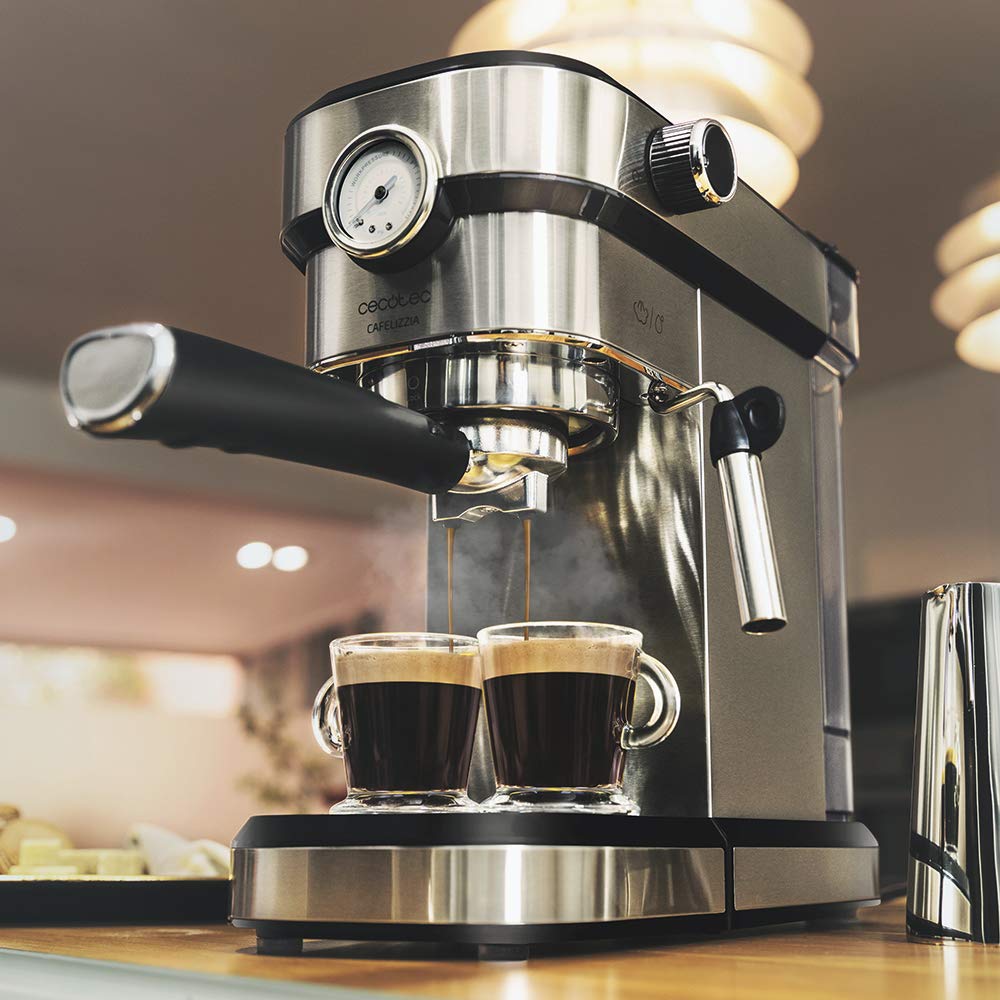 Cecotec Cafetera para Espressos y Cappuccino Cafelizzia 790 Steel Pro. 1350W, Manometro, Sistema Thermoblock, 20 Bares, Modo Auto para 1-2 Cafés, Vaporizador Orientable, 1.1L, Color Acero