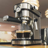 Cecotec Cafetera para Espressos y Cappuccino Cafelizzia 790 Steel Pro. 1350W, Manometro, Sistema Thermoblock, 20 Bares, Modo Auto para 1-2 Cafés, Vaporizador Orientable, 1.1L, Color Acero