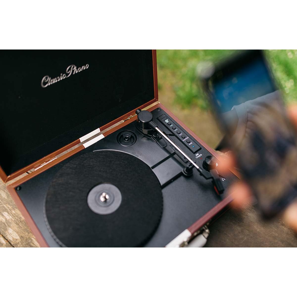 Classic Phono by Lenco TT-120 Tocadiscos - Tocadiscos con batería integrada - Bluetooth - 33, 45, 78 RPM - transmisión por correa - 2 altavoces - entrada auxiliar - salida RCA - 3,5 mm - marrón/blanco