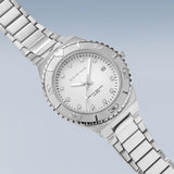 BERING 18936-704 Reloj de Cuarzo para Mujer con Caja de Acero Inoxidable Plateado de 36 mm, Esfera Blanca, Brazalete y Detalles de Acero Inoxidable, Resistencia al Agua de 10 ATM