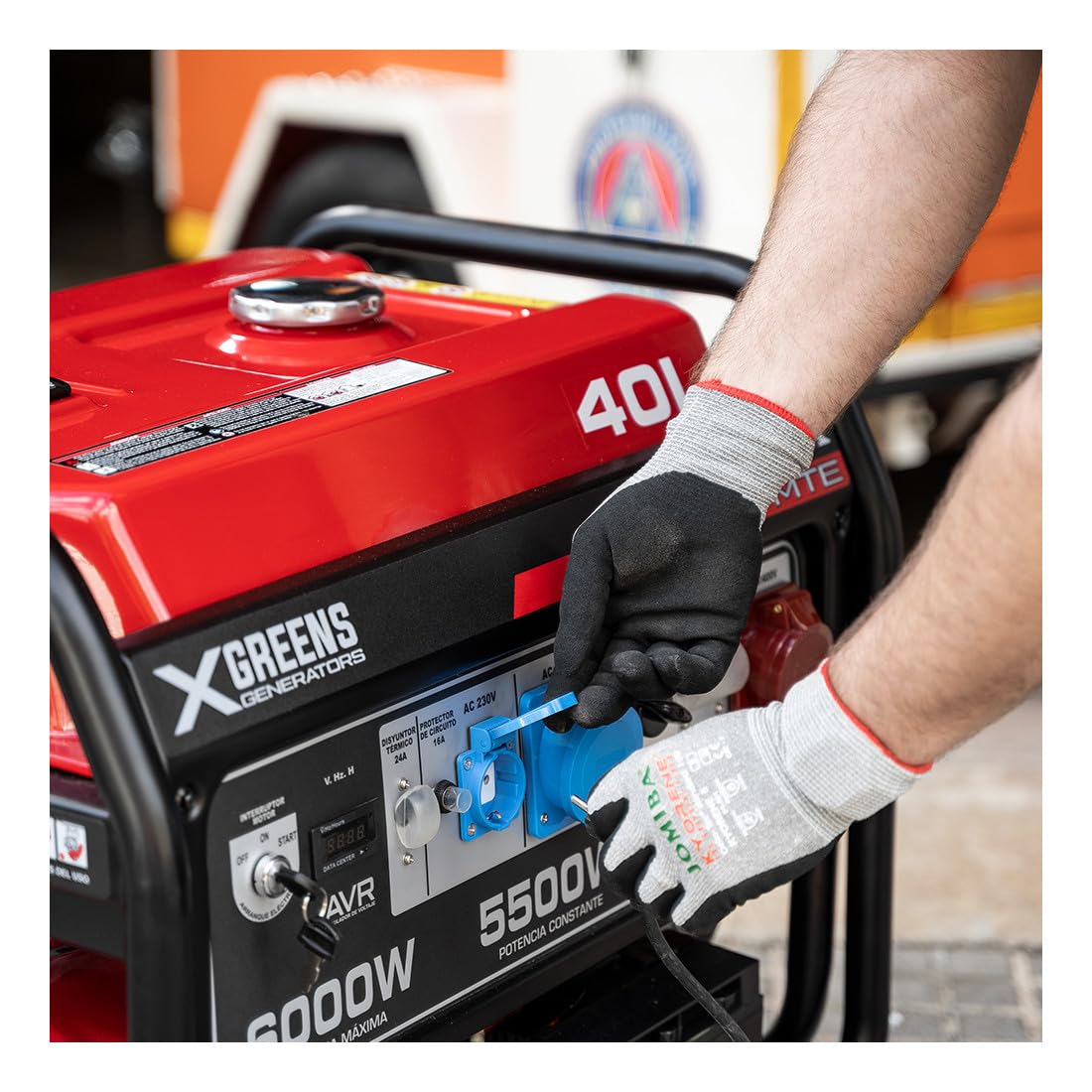 XGREENS Generador de corriente (gasolina) X70MTE (máx. 6.000W, depósito 40 l, AVR, Powered by Honda, eléctrico, ruedas, alerta aceite, trifásico, 3 tomas 230/400V, protección térmica y panel digital)