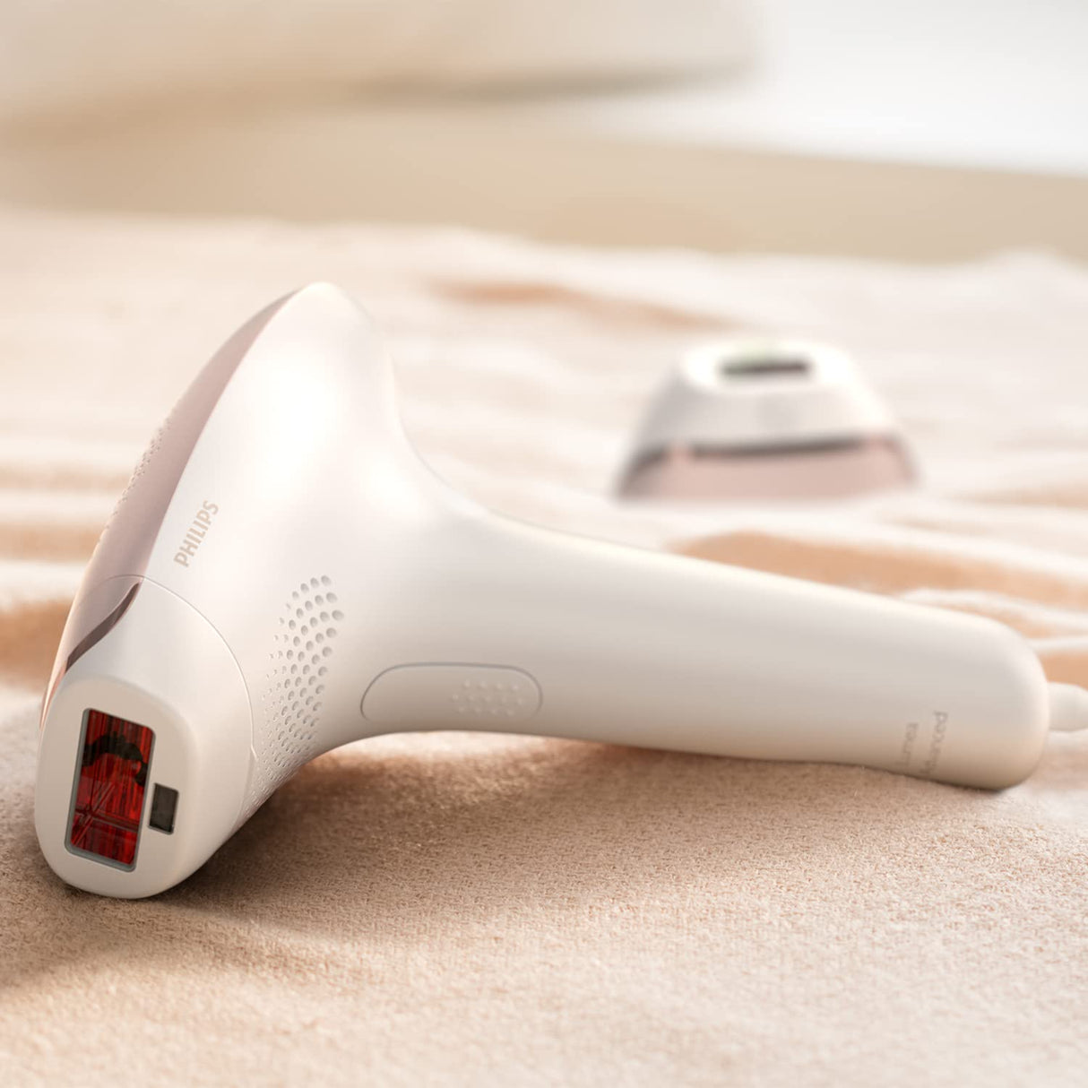 Philips Lumea Serie 7000, dispositivo de depilación IPL, alternativa de depilación láser, con recortadora compacta satinada, 2 accesorios para cuerpo y cara, modelo BRI921/00