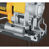DEWALT DW331K-QS - Sierra de Calar, 701W, Velocidad Variable 0-3100 cpm, Corte en Madera 135 mm, Metal 12 mm, Acción Pendular, Cambio Rápido de Hoja, Base Ajustable, Incluye Maletín de Transporte