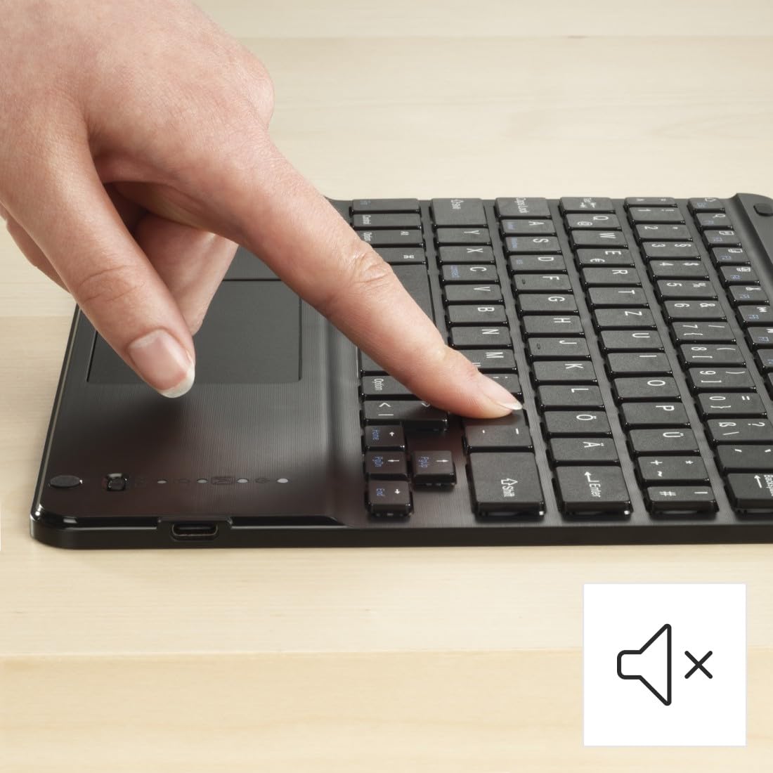 Hama Funda con Teclado para iPad Air de 13" 2024 (Teclado Bluetooth con Panel táctil, función Atril, Funda magnética, Funda para Tablet para Apple iPad Air de 13 Pulgadas, Teclado extraíble), Color