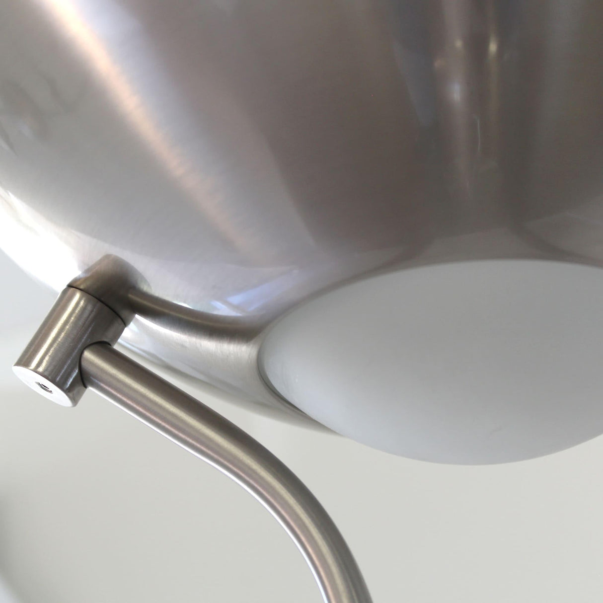 wonderlamp Lámpara de pie LED Olimpia (18W+5W). Brazo flexible para lectura. Luz regulable - repisa de cristal y cargador USB, W-A000136