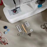 Cecotec Máquina de Coser, Compacta y Portátil, 15 Puntadas, Principiantes, BelleCouture 1500, Ojal manual en 4 tiempos, Ojalador regulable, Tensión del hilo ajustable y Kit de Accesorios