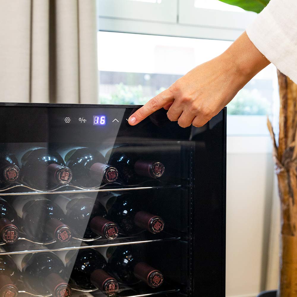 Cecotec Vinoteca 24 Botellas GrandSommelier 24000 Black. Compresor Silencioso, 5-18ºC, Control Táctil, Luz LED, Puerta Negra, Estantes Inox, Eficiencia Energética Clase G