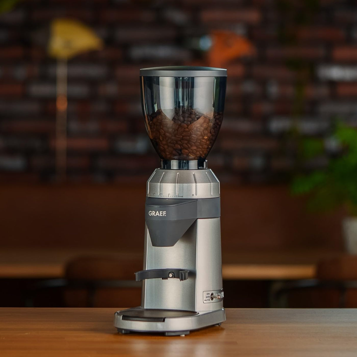 GRAEF CM 800 Molinillo de Café Eléctrico 128W, 350g, Molino Cónico Inox, Aluminio, 40 Niveles, Portafiltro, Antiestático, Plata