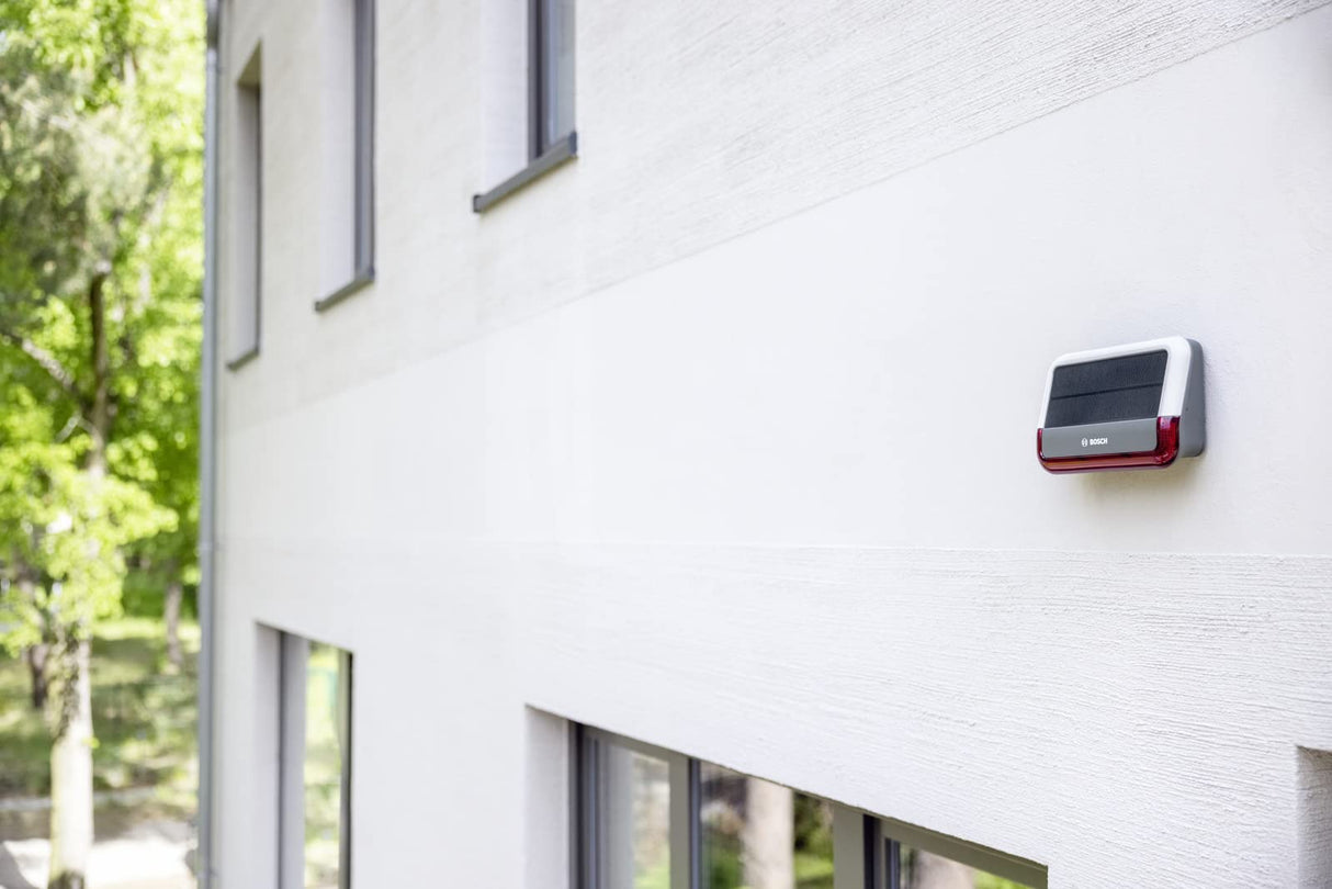 Bosch Smart Home Sirena Exterior, un Sistema de Alarma inalámbrico con Panel Solar, le avisará Mediante notificaciones, Blanco