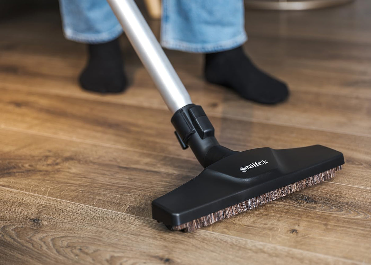 Nilfisk Aspiradora Elite para Suelos y Alfombras - Aspirador de Trineo Anti-Alérgenos con Filtro HEPA, Elimina Ácaros y Pelos de Mascotas - Plateada (SICL14E08A2-B-HFN)