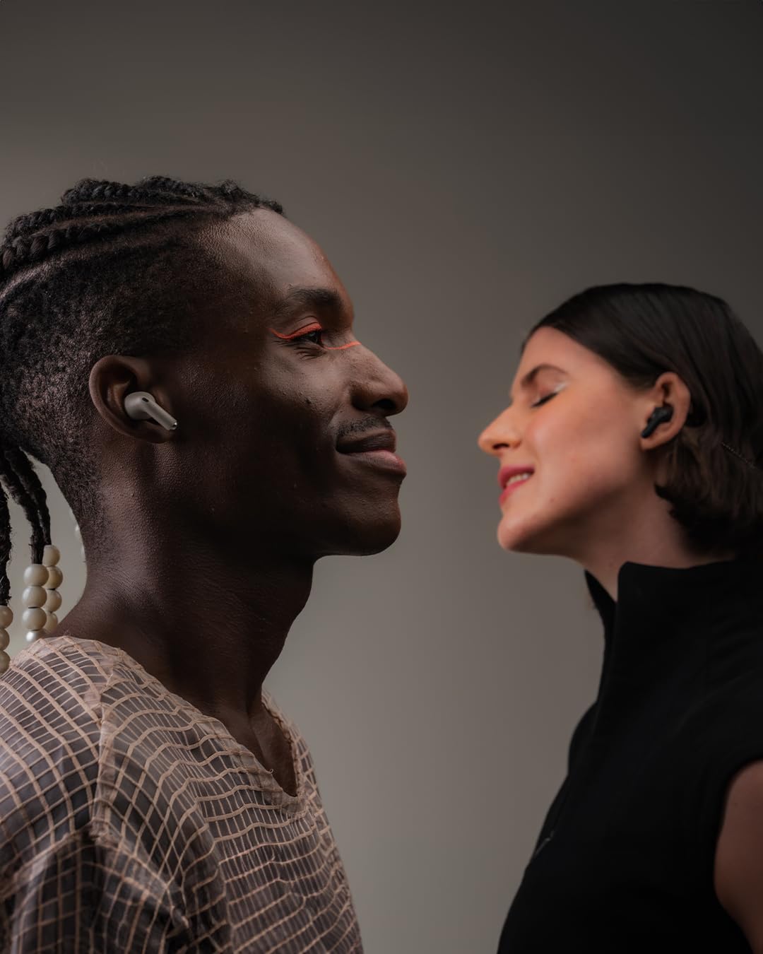 Motorola Moto Buds Plus, Auriculares Inalámbricos, Reducción de Ruido Activa, Auriculares Bluetooth, Sonido Espacializado Dolby Atmos, Autonomía hasta 38h, Carga Inalámbrica