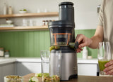 Kenwood PureJuice Pro JMP85.000SI, Extractor Zumo Verduras y Frutas con Recipiente para Pulpa y Jarra para Zumo, Tubo de Alimentación XL, Tapa Antigoteo, 230W, Plata
