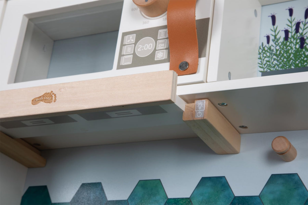 small foot Cocina Infantil Blanco Tasty, Madera Placa luz Sonido, Incl. Acc.de 5 Uni, de 3 años, 12673, Color Colorido