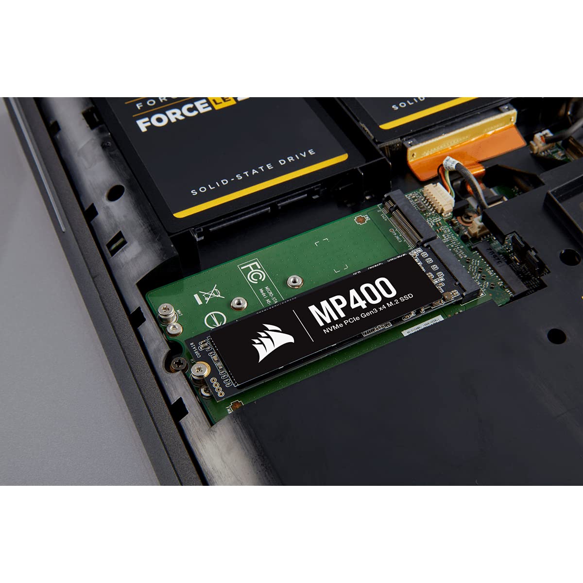 Corsair MP400 8TB Gen3 PCIe x4 NVMe M.2 SSD (Velocidades de Lectura Secuencial de hasta 3.400 MB/s y de Escritura Secuencial de 3.000 MB/s, 3D QLC NAND de Alta Densidad) Negro