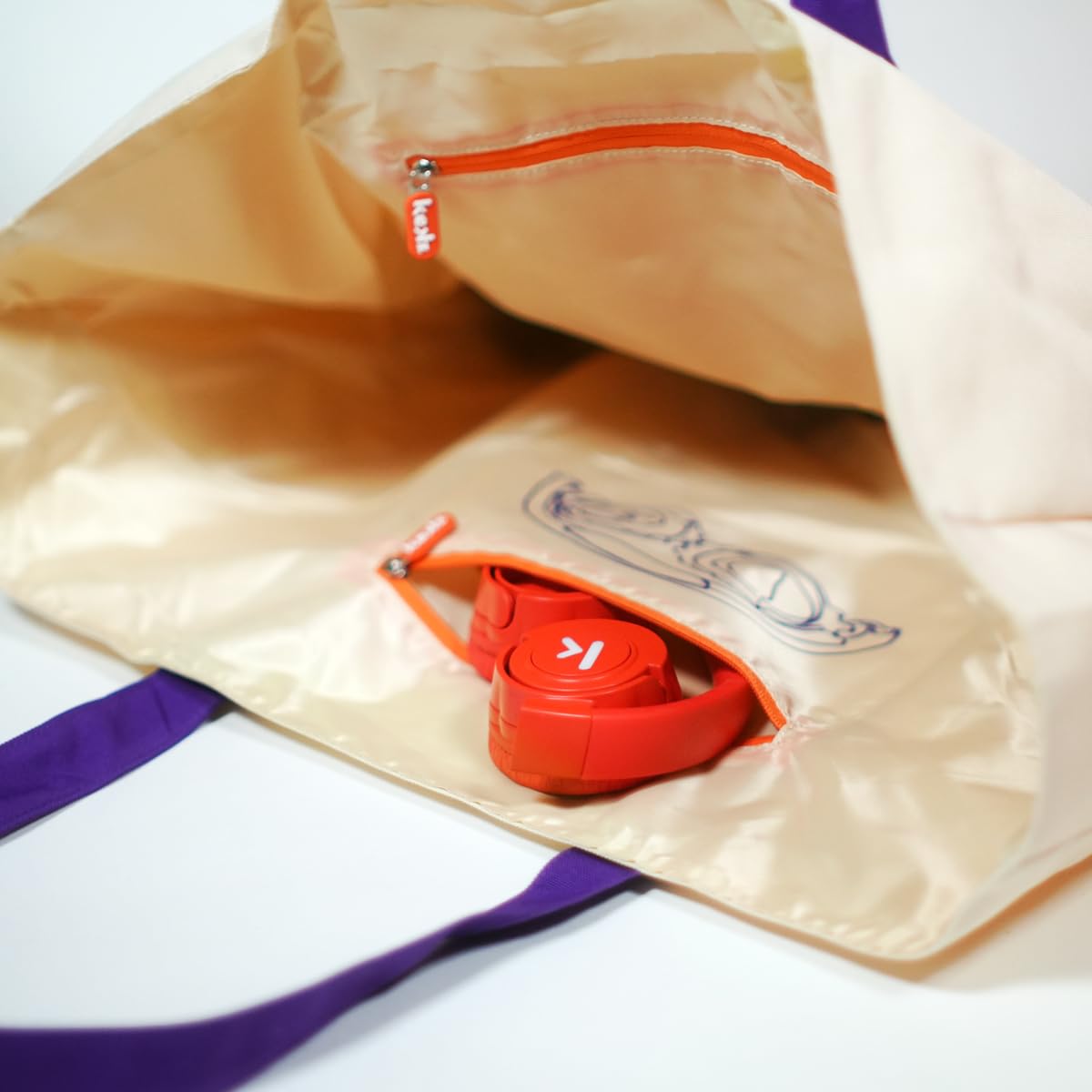 Kekz Set de iniciación Premium: Auriculares para Galletas, Color Azul, Incluye Juego de Audio Cookie Crew & Wunderkekz, Exclusivo en Amazon Strandtasche & Was ist Was Junior – Aeropuerto Audiochip