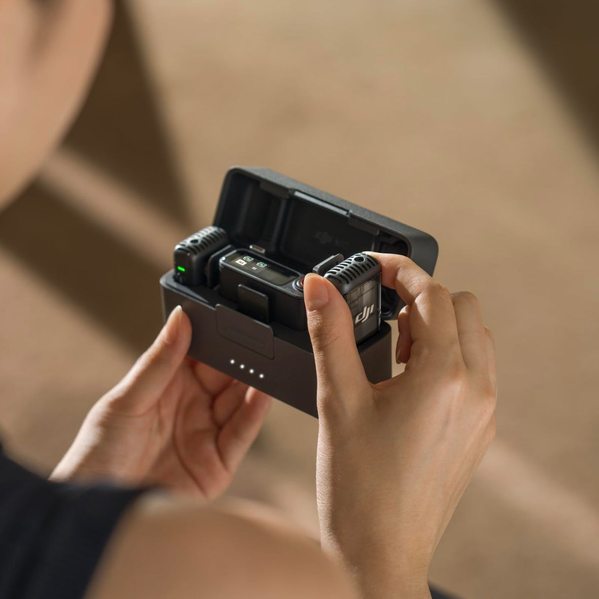 DJI Mic 2 (2 TX + 1 RX + Estuche de carga), todo en uno, micrófono inalámbrico, cancelación de ruido inteligente, grabación interna flotante de 32 bits, micrófono para iPhone y Android