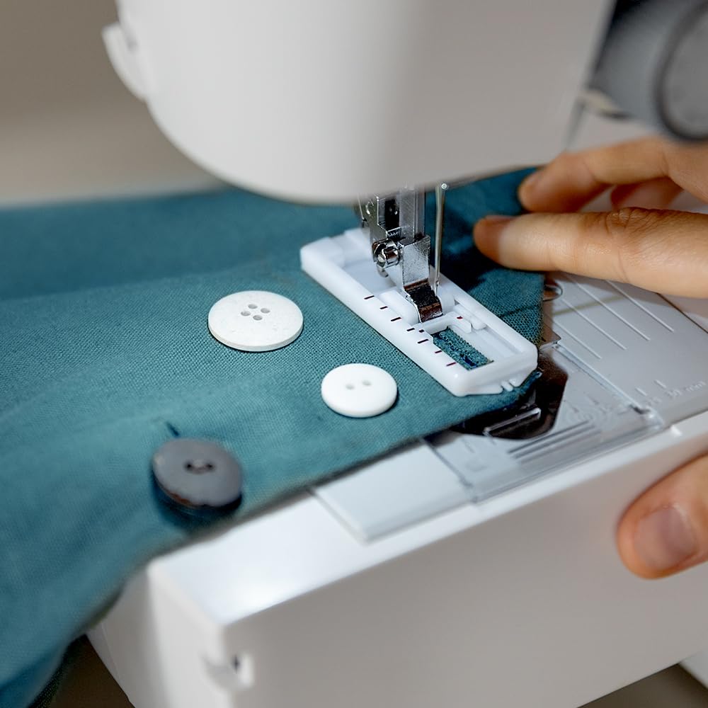 Cecotec Máquina de Coser, Compacta y Portátil, 15 Puntadas, Principiantes, BelleCouture 1500, Ojal manual en 4 tiempos, Ojalador regulable, Tensión del hilo ajustable y Kit de Accesorios