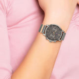 Tommy Hilfiger Reloj Analógico de Cuarzo Multifunción para Mujer con Correa de Malla de Acero Inoxidable Gris - 1782304
