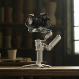 DJI RS 4 Mini Combo, Estabilizador para cámaras Canon/Sony/Panasonic/Nikon/Fujifilm, Bloqueos de Ejes automáticos, Carga útil de 2 kg, Estabilizador de cámara, Empuñadura Maleta
