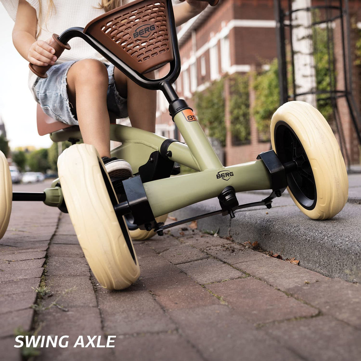 BERG Buzzy Retro Green Pedal Gokart, vehículo Infantil, Coche a Pedal, Kettcar a Partir de 2 años, Alta Seguridad y Estabilidad, vehículo de Pedales para niños
